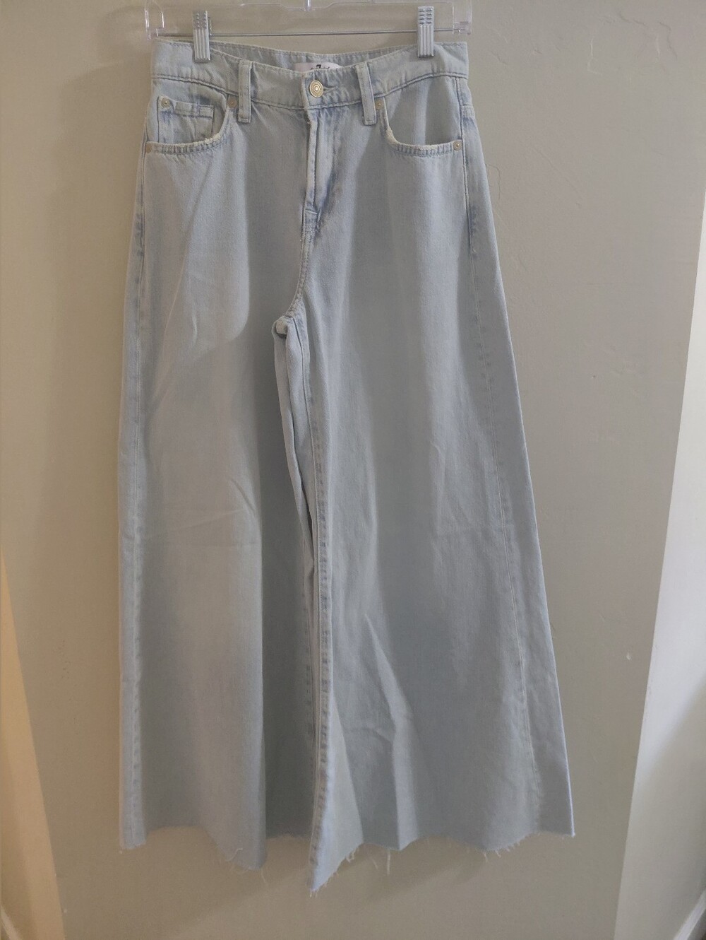 7 For All Mankind Womens Willow Wide Leg jeans Clean Slate Light Wash. Size 25